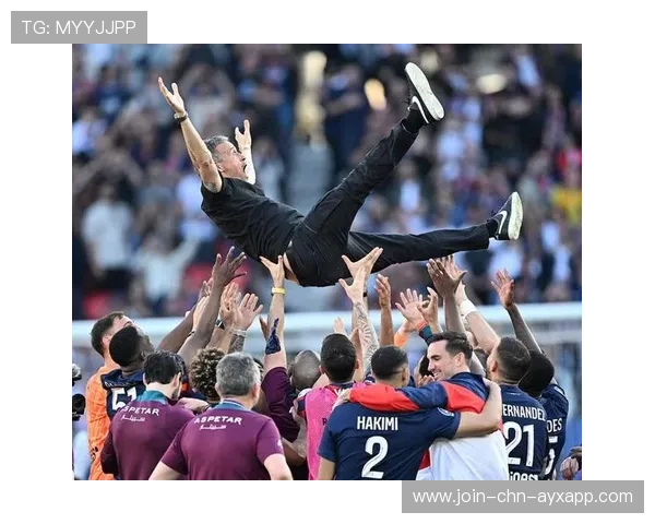 法甲巴黎核心中场传球到位,进攻持续延展：空间被精准打开的战术之美