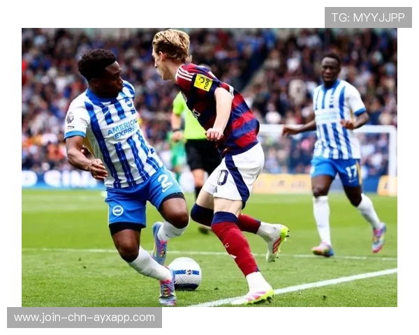 纽卡斯尔左路强突连续成功,戈登低射被门将没收 纽卡斯尔左路强突连续成功,戈登低射被门将没收