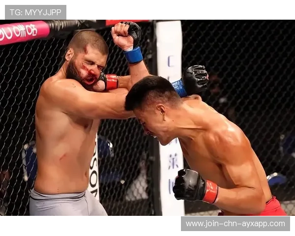 UFC飞膝震撼全馆：一场令人心跳加速的极限对决