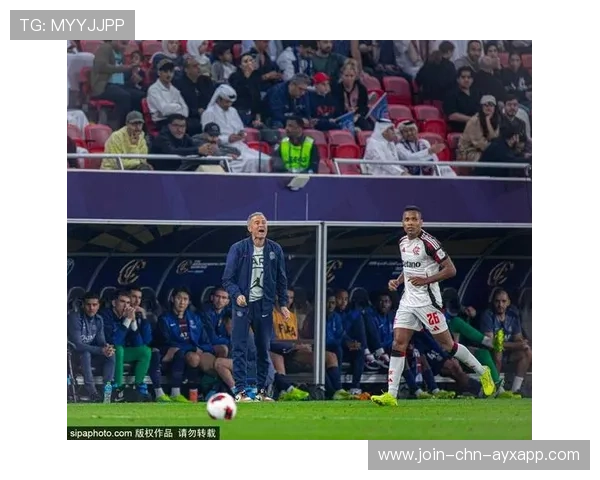 劳塔罗快速分球组织反击：瞬间决定胜负的战术艺术