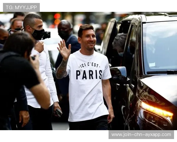 梅西出现在街头篮球场与市民友谊赛，低调亲民爆红